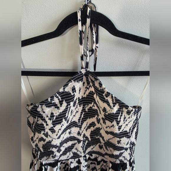 2/$20 Old Navy - Elegant Black and White Halter Dress - Size Medium Petite - Picture 3 of 6